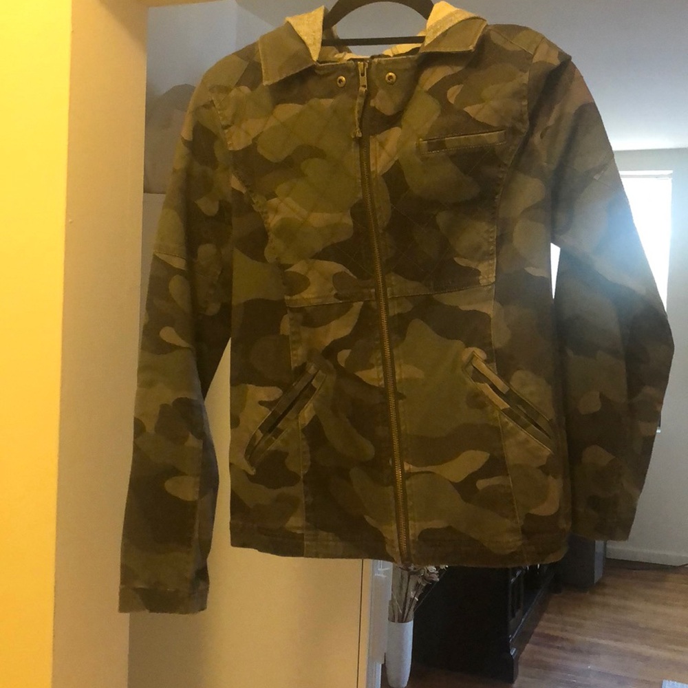 Light camouflage jacket